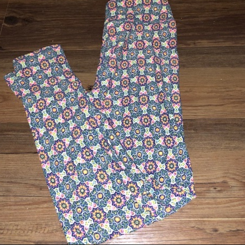 EUC LuLaRoe Tween Leggings in Unique Floral Print♥